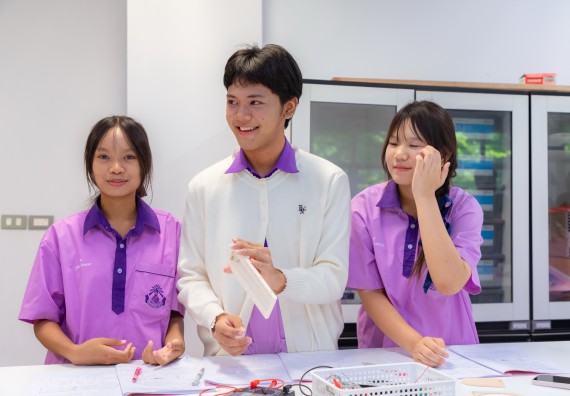 ภาพกิจกรรม คณะวิทยาศาสตร์และเทคโนโลยี มหาวิทยาลัยราชภัฏกำแพงเพชร ร่วมกับโรงเรียนคลองขลุงราษฎร์รังสรรค์ กำหนดจัดกิจกรรมค่ายบูรณาการวิทยาศาสตร์ คณิตศาสตร์และเทคโนโลยีเพื่อส่งเสริมนักเรียนในโครงการห้องเรียนพิเศษ (E-SMART) 