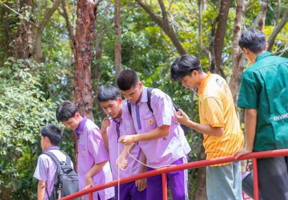 ภาพกิจกรรม คณะวิทยาศาสตร์และเทคโนโลยี มหาวิทยาลัยราชภัฏกำแพงเพชร ร่วมกับโรงเรียนคลองขลุงราษฎร์รังสรรค์ กำหนดจัดกิจกรรมค่ายบูรณาการวิทยาศาสตร์ คณิตศาสตร์และเทคโนโลยีเพื่อส่งเสริมนักเรียนในโครงการห้องเรียนพิเศษ (E-SMART) 