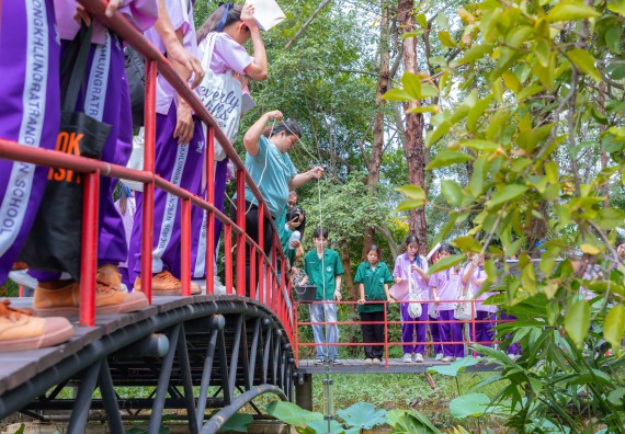 ภาพกิจกรรม คณะวิทยาศาสตร์และเทคโนโลยี มหาวิทยาลัยราชภัฏกำแพงเพชร ร่วมกับโรงเรียนคลองขลุงราษฎร์รังสรรค์ กำหนดจัดกิจกรรมค่ายบูรณาการวิทยาศาสตร์ คณิตศาสตร์และเทคโนโลยีเพื่อส่งเสริมนักเรียนในโครงการห้องเรียนพิเศษ (E-SMART) 