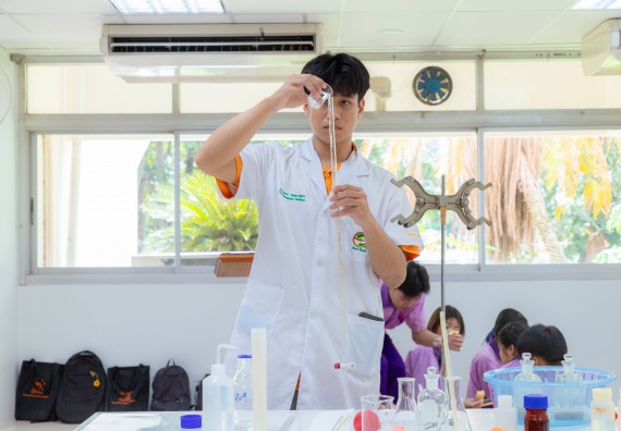 ภาพกิจกรรม คณะวิทยาศาสตร์และเทคโนโลยี มหาวิทยาลัยราชภัฏกำแพงเพชร ร่วมกับโรงเรียนคลองขลุงราษฎร์รังสรรค์ กำหนดจัดกิจกรรมค่ายบูรณาการวิทยาศาสตร์ คณิตศาสตร์และเทคโนโลยีเพื่อส่งเสริมนักเรียนในโครงการห้องเรียนพิเศษ (E-SMART) 