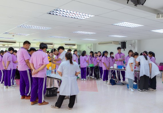 ภาพกิจกรรม คณะวิทยาศาสตร์และเทคโนโลยี มหาวิทยาลัยราชภัฏกำแพงเพชร ร่วมกับโรงเรียนคลองขลุงราษฎร์รังสรรค์ กำหนดจัดกิจกรรมค่ายบูรณาการวิทยาศาสตร์ คณิตศาสตร์และเทคโนโลยีเพื่อส่งเสริมนักเรียนในโครงการห้องเรียนพิเศษ (E-SMART) 