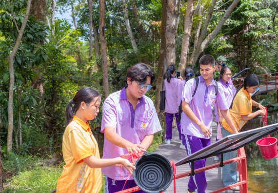 ภาพกิจกรรม คณะวิทยาศาสตร์และเทคโนโลยี มหาวิทยาลัยราชภัฏกำแพงเพชร ร่วมกับโรงเรียนคลองขลุงราษฎร์รังสรรค์ กำหนดจัดกิจกรรมค่ายบูรณาการวิทยาศาสตร์ คณิตศาสตร์และเทคโนโลยีเพื่อส่งเสริมนักเรียนในโครงการห้องเรียนพิเศษ (E-SMART) 