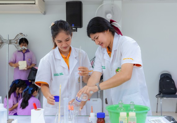 ภาพกิจกรรม คณะวิทยาศาสตร์และเทคโนโลยี มหาวิทยาลัยราชภัฏกำแพงเพชร ร่วมกับโรงเรียนคลองขลุงราษฎร์รังสรรค์ กำหนดจัดกิจกรรมค่ายบูรณาการวิทยาศาสตร์ คณิตศาสตร์และเทคโนโลยีเพื่อส่งเสริมนักเรียนในโครงการห้องเรียนพิเศษ (E-SMART) 