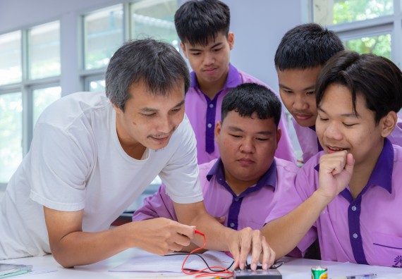 ภาพกิจกรรม คณะวิทยาศาสตร์และเทคโนโลยี มหาวิทยาลัยราชภัฏกำแพงเพชร ร่วมกับโรงเรียนคลองขลุงราษฎร์รังสรรค์ กำหนดจัดกิจกรรมค่ายบูรณาการวิทยาศาสตร์ คณิตศาสตร์และเทคโนโลยีเพื่อส่งเสริมนักเรียนในโครงการห้องเรียนพิเศษ (E-SMART) 