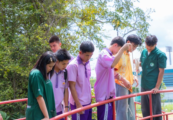 ภาพกิจกรรม คณะวิทยาศาสตร์และเทคโนโลยี มหาวิทยาลัยราชภัฏกำแพงเพชร ร่วมกับโรงเรียนคลองขลุงราษฎร์รังสรรค์ กำหนดจัดกิจกรรมค่ายบูรณาการวิทยาศาสตร์ คณิตศาสตร์และเทคโนโลยีเพื่อส่งเสริมนักเรียนในโครงการห้องเรียนพิเศษ (E-SMART) 