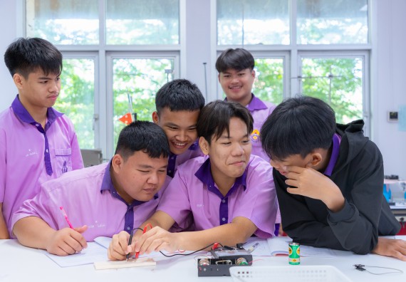 ภาพกิจกรรม คณะวิทยาศาสตร์และเทคโนโลยี มหาวิทยาลัยราชภัฏกำแพงเพชร ร่วมกับโรงเรียนคลองขลุงราษฎร์รังสรรค์ กำหนดจัดกิจกรรมค่ายบูรณาการวิทยาศาสตร์ คณิตศาสตร์และเทคโนโลยีเพื่อส่งเสริมนักเรียนในโครงการห้องเรียนพิเศษ (E-SMART) 