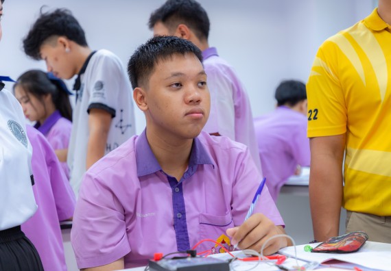 ภาพกิจกรรม คณะวิทยาศาสตร์และเทคโนโลยี มหาวิทยาลัยราชภัฏกำแพงเพชร ร่วมกับโรงเรียนคลองขลุงราษฎร์รังสรรค์ กำหนดจัดกิจกรรมค่ายบูรณาการวิทยาศาสตร์ คณิตศาสตร์และเทคโนโลยีเพื่อส่งเสริมนักเรียนในโครงการห้องเรียนพิเศษ (E-SMART) 