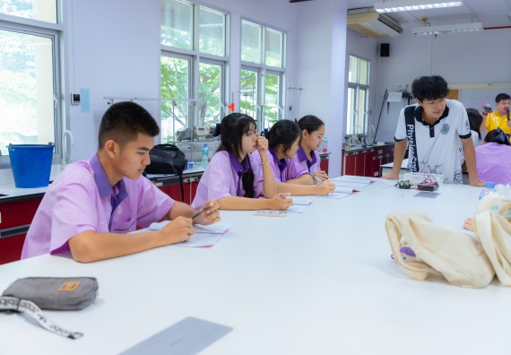 ภาพกิจกรรม คณะวิทยาศาสตร์และเทคโนโลยี มหาวิทยาลัยราชภัฏกำแพงเพชร ร่วมกับโรงเรียนคลองขลุงราษฎร์รังสรรค์ กำหนดจัดกิจกรรมค่ายบูรณาการวิทยาศาสตร์ คณิตศาสตร์และเทคโนโลยีเพื่อส่งเสริมนักเรียนในโครงการห้องเรียนพิเศษ (E-SMART) 