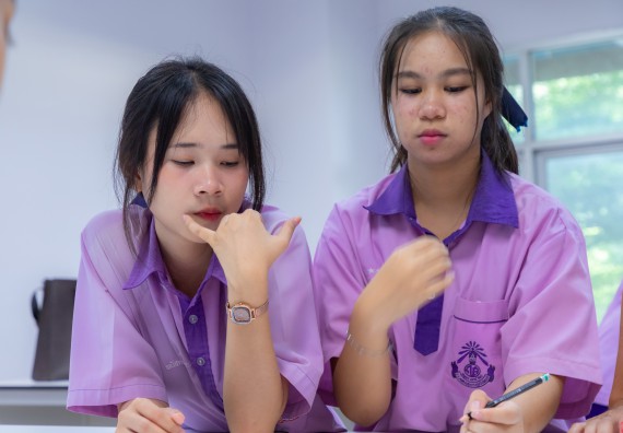 ภาพกิจกรรม คณะวิทยาศาสตร์และเทคโนโลยี มหาวิทยาลัยราชภัฏกำแพงเพชร ร่วมกับโรงเรียนคลองขลุงราษฎร์รังสรรค์ กำหนดจัดกิจกรรมค่ายบูรณาการวิทยาศาสตร์ คณิตศาสตร์และเทคโนโลยีเพื่อส่งเสริมนักเรียนในโครงการห้องเรียนพิเศษ (E-SMART) 