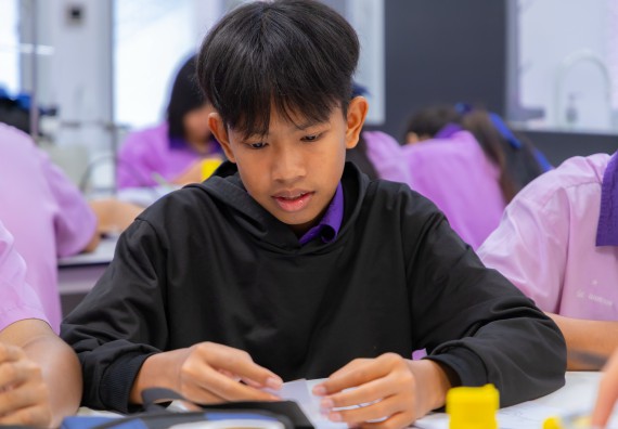 ภาพกิจกรรม คณะวิทยาศาสตร์และเทคโนโลยี มหาวิทยาลัยราชภัฏกำแพงเพชร ร่วมกับโรงเรียนคลองขลุงราษฎร์รังสรรค์ กำหนดจัดกิจกรรมค่ายบูรณาการวิทยาศาสตร์ คณิตศาสตร์และเทคโนโลยีเพื่อส่งเสริมนักเรียนในโครงการห้องเรียนพิเศษ (E-SMART) 