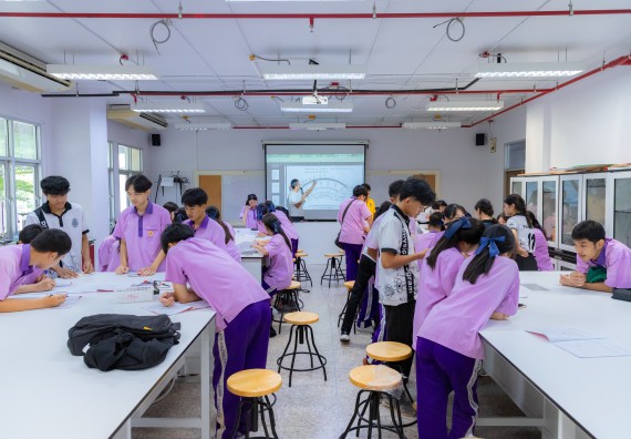 ภาพกิจกรรม คณะวิทยาศาสตร์และเทคโนโลยี มหาวิทยาลัยราชภัฏกำแพงเพชร ร่วมกับโรงเรียนคลองขลุงราษฎร์รังสรรค์ กำหนดจัดกิจกรรมค่ายบูรณาการวิทยาศาสตร์ คณิตศาสตร์และเทคโนโลยีเพื่อส่งเสริมนักเรียนในโครงการห้องเรียนพิเศษ (E-SMART) 