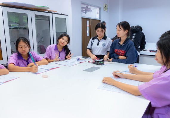 ภาพกิจกรรม คณะวิทยาศาสตร์และเทคโนโลยี มหาวิทยาลัยราชภัฏกำแพงเพชร ร่วมกับโรงเรียนคลองขลุงราษฎร์รังสรรค์ กำหนดจัดกิจกรรมค่ายบูรณาการวิทยาศาสตร์ คณิตศาสตร์และเทคโนโลยีเพื่อส่งเสริมนักเรียนในโครงการห้องเรียนพิเศษ (E-SMART) 