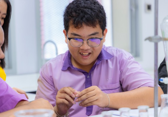 ภาพกิจกรรม คณะวิทยาศาสตร์และเทคโนโลยี มหาวิทยาลัยราชภัฏกำแพงเพชร ร่วมกับโรงเรียนคลองขลุงราษฎร์รังสรรค์ กำหนดจัดกิจกรรมค่ายบูรณาการวิทยาศาสตร์ คณิตศาสตร์และเทคโนโลยีเพื่อส่งเสริมนักเรียนในโครงการห้องเรียนพิเศษ (E-SMART) 