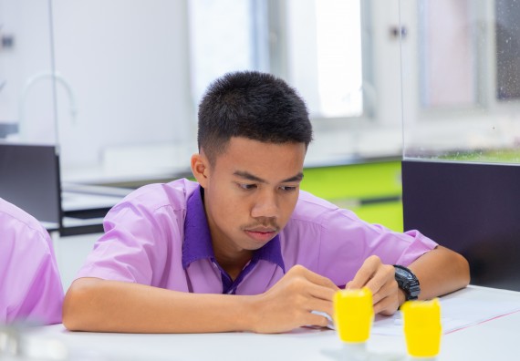 ภาพกิจกรรม คณะวิทยาศาสตร์และเทคโนโลยี มหาวิทยาลัยราชภัฏกำแพงเพชร ร่วมกับโรงเรียนคลองขลุงราษฎร์รังสรรค์ กำหนดจัดกิจกรรมค่ายบูรณาการวิทยาศาสตร์ คณิตศาสตร์และเทคโนโลยีเพื่อส่งเสริมนักเรียนในโครงการห้องเรียนพิเศษ (E-SMART) 