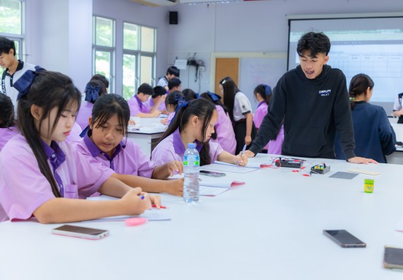 ภาพกิจกรรม คณะวิทยาศาสตร์และเทคโนโลยี มหาวิทยาลัยราชภัฏกำแพงเพชร ร่วมกับโรงเรียนคลองขลุงราษฎร์รังสรรค์ กำหนดจัดกิจกรรมค่ายบูรณาการวิทยาศาสตร์ คณิตศาสตร์และเทคโนโลยีเพื่อส่งเสริมนักเรียนในโครงการห้องเรียนพิเศษ (E-SMART) 