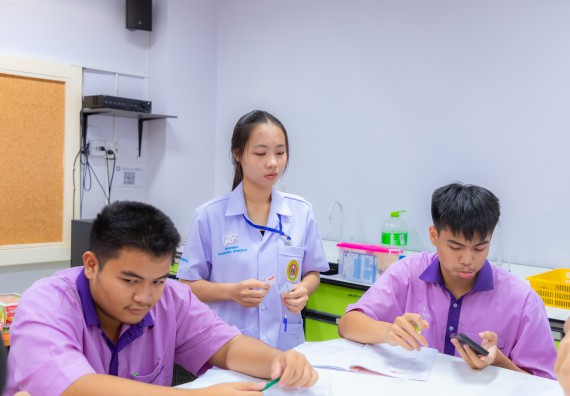 ภาพกิจกรรม คณะวิทยาศาสตร์และเทคโนโลยี มหาวิทยาลัยราชภัฏกำแพงเพชร ร่วมกับโรงเรียนคลองขลุงราษฎร์รังสรรค์ กำหนดจัดกิจกรรมค่ายบูรณาการวิทยาศาสตร์ คณิตศาสตร์และเทคโนโลยีเพื่อส่งเสริมนักเรียนในโครงการห้องเรียนพิเศษ (E-SMART) 