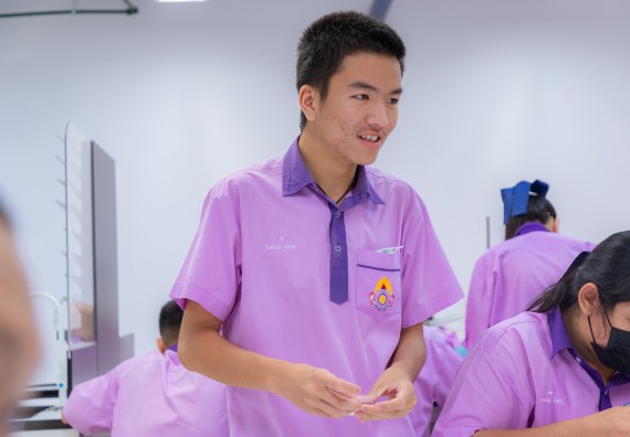 ภาพกิจกรรม คณะวิทยาศาสตร์และเทคโนโลยี มหาวิทยาลัยราชภัฏกำแพงเพชร ร่วมกับโรงเรียนคลองขลุงราษฎร์รังสรรค์ กำหนดจัดกิจกรรมค่ายบูรณาการวิทยาศาสตร์ คณิตศาสตร์และเทคโนโลยีเพื่อส่งเสริมนักเรียนในโครงการห้องเรียนพิเศษ (E-SMART) 