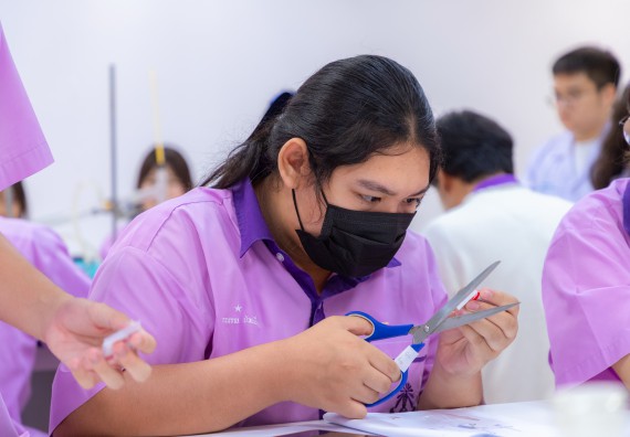 ภาพกิจกรรม คณะวิทยาศาสตร์และเทคโนโลยี มหาวิทยาลัยราชภัฏกำแพงเพชร ร่วมกับโรงเรียนคลองขลุงราษฎร์รังสรรค์ กำหนดจัดกิจกรรมค่ายบูรณาการวิทยาศาสตร์ คณิตศาสตร์และเทคโนโลยีเพื่อส่งเสริมนักเรียนในโครงการห้องเรียนพิเศษ (E-SMART) 