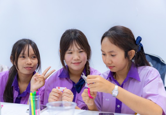 ภาพกิจกรรม คณะวิทยาศาสตร์และเทคโนโลยี มหาวิทยาลัยราชภัฏกำแพงเพชร ร่วมกับโรงเรียนคลองขลุงราษฎร์รังสรรค์ กำหนดจัดกิจกรรมค่ายบูรณาการวิทยาศาสตร์ คณิตศาสตร์และเทคโนโลยีเพื่อส่งเสริมนักเรียนในโครงการห้องเรียนพิเศษ (E-SMART) 