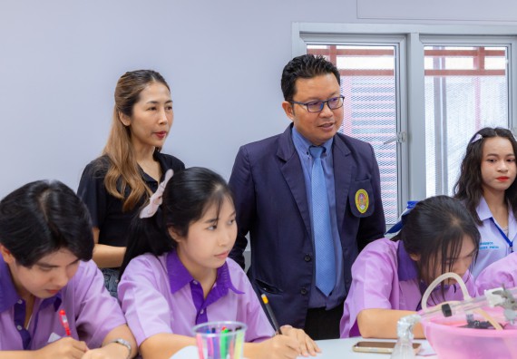 ภาพกิจกรรม คณะวิทยาศาสตร์และเทคโนโลยี มหาวิทยาลัยราชภัฏกำแพงเพชร ร่วมกับโรงเรียนคลองขลุงราษฎร์รังสรรค์ กำหนดจัดกิจกรรมค่ายบูรณาการวิทยาศาสตร์ คณิตศาสตร์และเทคโนโลยีเพื่อส่งเสริมนักเรียนในโครงการห้องเรียนพิเศษ (E-SMART) 