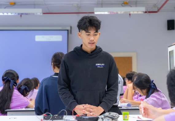 ภาพกิจกรรม คณะวิทยาศาสตร์และเทคโนโลยี มหาวิทยาลัยราชภัฏกำแพงเพชร ร่วมกับโรงเรียนคลองขลุงราษฎร์รังสรรค์ กำหนดจัดกิจกรรมค่ายบูรณาการวิทยาศาสตร์ คณิตศาสตร์และเทคโนโลยีเพื่อส่งเสริมนักเรียนในโครงการห้องเรียนพิเศษ (E-SMART) 