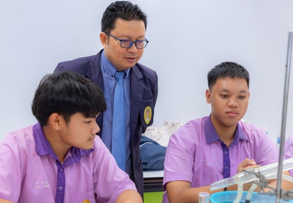 ภาพกิจกรรม คณะวิทยาศาสตร์และเทคโนโลยี มหาวิทยาลัยราชภัฏกำแพงเพชร ร่วมกับโรงเรียนคลองขลุงราษฎร์รังสรรค์ กำหนดจัดกิจกรรมค่ายบูรณาการวิทยาศาสตร์ คณิตศาสตร์และเทคโนโลยีเพื่อส่งเสริมนักเรียนในโครงการห้องเรียนพิเศษ (E-SMART) 