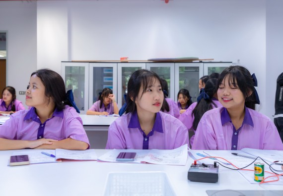 ภาพกิจกรรม คณะวิทยาศาสตร์และเทคโนโลยี มหาวิทยาลัยราชภัฏกำแพงเพชร ร่วมกับโรงเรียนคลองขลุงราษฎร์รังสรรค์ กำหนดจัดกิจกรรมค่ายบูรณาการวิทยาศาสตร์ คณิตศาสตร์และเทคโนโลยีเพื่อส่งเสริมนักเรียนในโครงการห้องเรียนพิเศษ (E-SMART) 