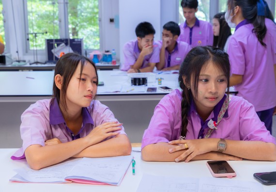 ภาพกิจกรรม คณะวิทยาศาสตร์และเทคโนโลยี มหาวิทยาลัยราชภัฏกำแพงเพชร ร่วมกับโรงเรียนคลองขลุงราษฎร์รังสรรค์ กำหนดจัดกิจกรรมค่ายบูรณาการวิทยาศาสตร์ คณิตศาสตร์และเทคโนโลยีเพื่อส่งเสริมนักเรียนในโครงการห้องเรียนพิเศษ (E-SMART) 