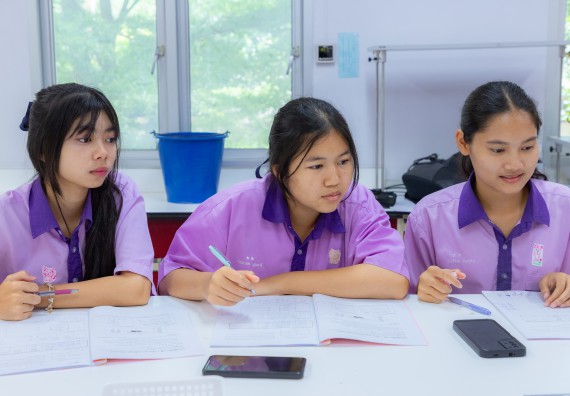 ภาพกิจกรรม คณะวิทยาศาสตร์และเทคโนโลยี มหาวิทยาลัยราชภัฏกำแพงเพชร ร่วมกับโรงเรียนคลองขลุงราษฎร์รังสรรค์ กำหนดจัดกิจกรรมค่ายบูรณาการวิทยาศาสตร์ คณิตศาสตร์และเทคโนโลยีเพื่อส่งเสริมนักเรียนในโครงการห้องเรียนพิเศษ (E-SMART) 