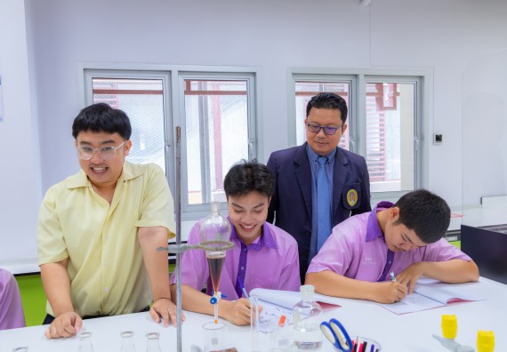 ภาพกิจกรรม คณะวิทยาศาสตร์และเทคโนโลยี มหาวิทยาลัยราชภัฏกำแพงเพชร ร่วมกับโรงเรียนคลองขลุงราษฎร์รังสรรค์ กำหนดจัดกิจกรรมค่ายบูรณาการวิทยาศาสตร์ คณิตศาสตร์และเทคโนโลยีเพื่อส่งเสริมนักเรียนในโครงการห้องเรียนพิเศษ (E-SMART) 