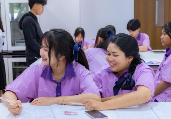 ภาพกิจกรรม คณะวิทยาศาสตร์และเทคโนโลยี มหาวิทยาลัยราชภัฏกำแพงเพชร ร่วมกับโรงเรียนคลองขลุงราษฎร์รังสรรค์ กำหนดจัดกิจกรรมค่ายบูรณาการวิทยาศาสตร์ คณิตศาสตร์และเทคโนโลยีเพื่อส่งเสริมนักเรียนในโครงการห้องเรียนพิเศษ (E-SMART) 