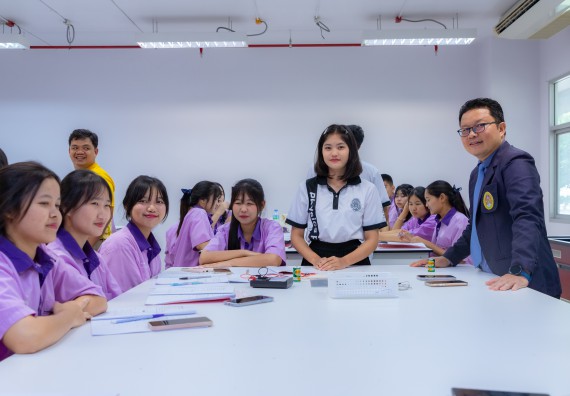 ภาพกิจกรรม คณะวิทยาศาสตร์และเทคโนโลยี มหาวิทยาลัยราชภัฏกำแพงเพชร ร่วมกับโรงเรียนคลองขลุงราษฎร์รังสรรค์ กำหนดจัดกิจกรรมค่ายบูรณาการวิทยาศาสตร์ คณิตศาสตร์และเทคโนโลยีเพื่อส่งเสริมนักเรียนในโครงการห้องเรียนพิเศษ (E-SMART) 