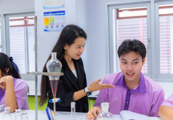 ภาพกิจกรรม คณะวิทยาศาสตร์และเทคโนโลยี มหาวิทยาลัยราชภัฏกำแพงเพชร ร่วมกับโรงเรียนคลองขลุงราษฎร์รังสรรค์ กำหนดจัดกิจกรรมค่ายบูรณาการวิทยาศาสตร์ คณิตศาสตร์และเทคโนโลยีเพื่อส่งเสริมนักเรียนในโครงการห้องเรียนพิเศษ (E-SMART) 