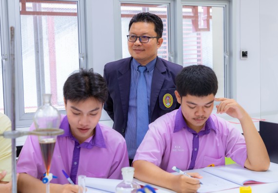 ภาพกิจกรรม คณะวิทยาศาสตร์และเทคโนโลยี มหาวิทยาลัยราชภัฏกำแพงเพชร ร่วมกับโรงเรียนคลองขลุงราษฎร์รังสรรค์ กำหนดจัดกิจกรรมค่ายบูรณาการวิทยาศาสตร์ คณิตศาสตร์และเทคโนโลยีเพื่อส่งเสริมนักเรียนในโครงการห้องเรียนพิเศษ (E-SMART) 