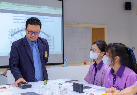 ภาพกิจกรรม คณะวิทยาศาสตร์และเทคโนโลยี มหาวิทยาลัยราชภัฏกำแพงเพชร ร่วมกับโรงเรียนคลองขลุงราษฎร์รังสรรค์ กำหนดจัดกิจกรรมค่ายบูรณาการวิทยาศาสตร์ คณิตศาสตร์และเทคโนโลยีเพื่อส่งเสริมนักเรียนในโครงการห้องเรียนพิเศษ (E-SMART) 