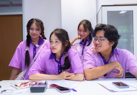 ภาพกิจกรรม คณะวิทยาศาสตร์และเทคโนโลยี มหาวิทยาลัยราชภัฏกำแพงเพชร ร่วมกับโรงเรียนคลองขลุงราษฎร์รังสรรค์ กำหนดจัดกิจกรรมค่ายบูรณาการวิทยาศาสตร์ คณิตศาสตร์และเทคโนโลยีเพื่อส่งเสริมนักเรียนในโครงการห้องเรียนพิเศษ (E-SMART) 