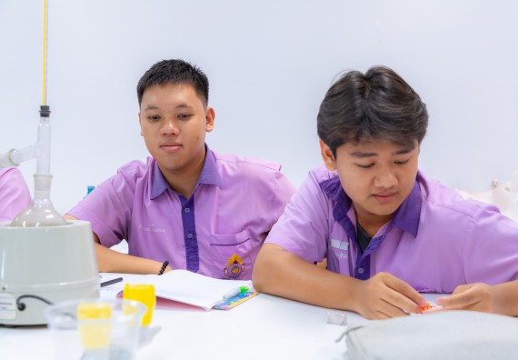 ภาพกิจกรรม คณะวิทยาศาสตร์และเทคโนโลยี มหาวิทยาลัยราชภัฏกำแพงเพชร ร่วมกับโรงเรียนคลองขลุงราษฎร์รังสรรค์ กำหนดจัดกิจกรรมค่ายบูรณาการวิทยาศาสตร์ คณิตศาสตร์และเทคโนโลยีเพื่อส่งเสริมนักเรียนในโครงการห้องเรียนพิเศษ (E-SMART) 