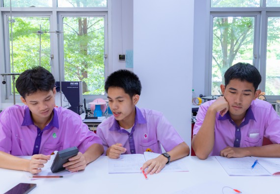 ภาพกิจกรรม คณะวิทยาศาสตร์และเทคโนโลยี มหาวิทยาลัยราชภัฏกำแพงเพชร ร่วมกับโรงเรียนคลองขลุงราษฎร์รังสรรค์ กำหนดจัดกิจกรรมค่ายบูรณาการวิทยาศาสตร์ คณิตศาสตร์และเทคโนโลยีเพื่อส่งเสริมนักเรียนในโครงการห้องเรียนพิเศษ (E-SMART) 