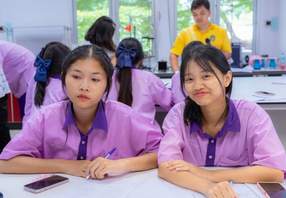 ภาพกิจกรรม คณะวิทยาศาสตร์และเทคโนโลยี มหาวิทยาลัยราชภัฏกำแพงเพชร ร่วมกับโรงเรียนคลองขลุงราษฎร์รังสรรค์ กำหนดจัดกิจกรรมค่ายบูรณาการวิทยาศาสตร์ คณิตศาสตร์และเทคโนโลยีเพื่อส่งเสริมนักเรียนในโครงการห้องเรียนพิเศษ (E-SMART) 