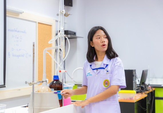 ภาพกิจกรรม คณะวิทยาศาสตร์และเทคโนโลยี มหาวิทยาลัยราชภัฏกำแพงเพชร ร่วมกับโรงเรียนคลองขลุงราษฎร์รังสรรค์ กำหนดจัดกิจกรรมค่ายบูรณาการวิทยาศาสตร์ คณิตศาสตร์และเทคโนโลยีเพื่อส่งเสริมนักเรียนในโครงการห้องเรียนพิเศษ (E-SMART) 