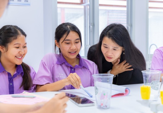 ภาพกิจกรรม คณะวิทยาศาสตร์และเทคโนโลยี มหาวิทยาลัยราชภัฏกำแพงเพชร ร่วมกับโรงเรียนคลองขลุงราษฎร์รังสรรค์ กำหนดจัดกิจกรรมค่ายบูรณาการวิทยาศาสตร์ คณิตศาสตร์และเทคโนโลยีเพื่อส่งเสริมนักเรียนในโครงการห้องเรียนพิเศษ (E-SMART) 