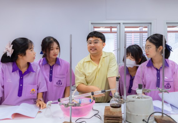 ภาพกิจกรรม คณะวิทยาศาสตร์และเทคโนโลยี มหาวิทยาลัยราชภัฏกำแพงเพชร ร่วมกับโรงเรียนคลองขลุงราษฎร์รังสรรค์ กำหนดจัดกิจกรรมค่ายบูรณาการวิทยาศาสตร์ คณิตศาสตร์และเทคโนโลยีเพื่อส่งเสริมนักเรียนในโครงการห้องเรียนพิเศษ (E-SMART) 