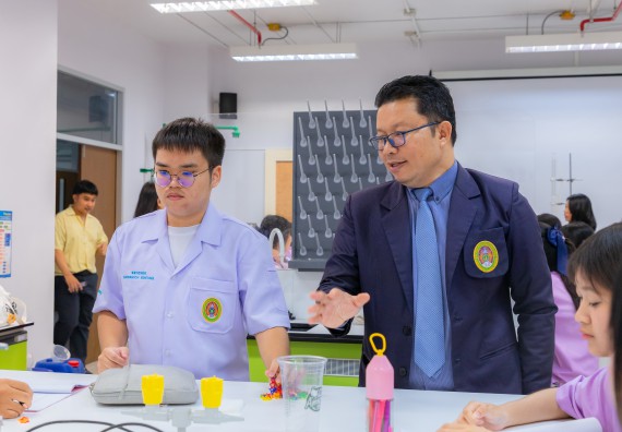 ภาพกิจกรรม คณะวิทยาศาสตร์และเทคโนโลยี มหาวิทยาลัยราชภัฏกำแพงเพชร ร่วมกับโรงเรียนคลองขลุงราษฎร์รังสรรค์ กำหนดจัดกิจกรรมค่ายบูรณาการวิทยาศาสตร์ คณิตศาสตร์และเทคโนโลยีเพื่อส่งเสริมนักเรียนในโครงการห้องเรียนพิเศษ (E-SMART) 