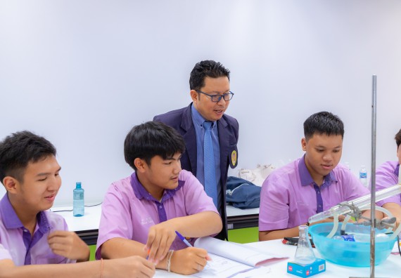 ภาพกิจกรรม คณะวิทยาศาสตร์และเทคโนโลยี มหาวิทยาลัยราชภัฏกำแพงเพชร ร่วมกับโรงเรียนคลองขลุงราษฎร์รังสรรค์ กำหนดจัดกิจกรรมค่ายบูรณาการวิทยาศาสตร์ คณิตศาสตร์และเทคโนโลยีเพื่อส่งเสริมนักเรียนในโครงการห้องเรียนพิเศษ (E-SMART) 