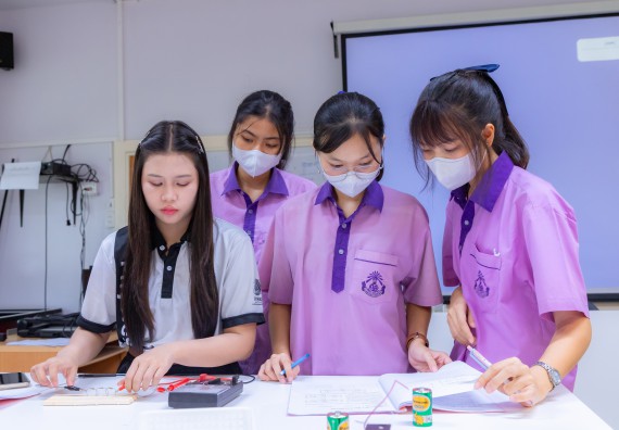 ภาพกิจกรรม คณะวิทยาศาสตร์และเทคโนโลยี มหาวิทยาลัยราชภัฏกำแพงเพชร ร่วมกับโรงเรียนคลองขลุงราษฎร์รังสรรค์ กำหนดจัดกิจกรรมค่ายบูรณาการวิทยาศาสตร์ คณิตศาสตร์และเทคโนโลยีเพื่อส่งเสริมนักเรียนในโครงการห้องเรียนพิเศษ (E-SMART) 