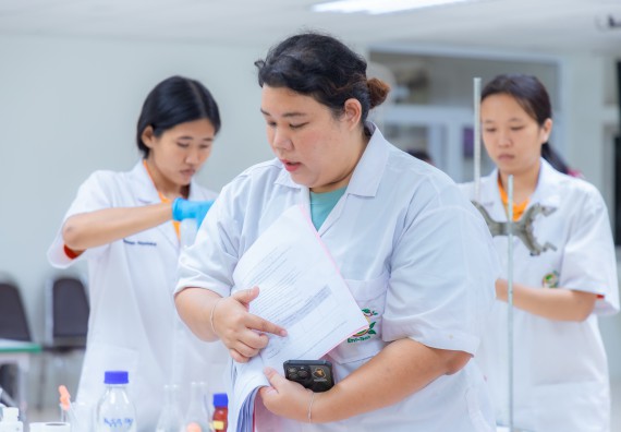 ภาพกิจกรรม คณะวิทยาศาสตร์และเทคโนโลยี มหาวิทยาลัยราชภัฏกำแพงเพชร ร่วมกับโรงเรียนคลองขลุงราษฎร์รังสรรค์ กำหนดจัดกิจกรรมค่ายบูรณาการวิทยาศาสตร์ คณิตศาสตร์และเทคโนโลยีเพื่อส่งเสริมนักเรียนในโครงการห้องเรียนพิเศษ (E-SMART) 