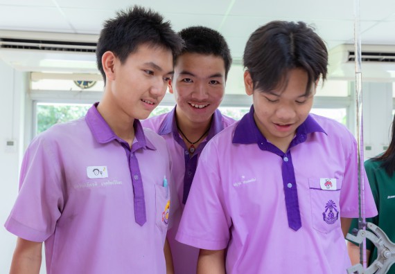 ภาพกิจกรรม คณะวิทยาศาสตร์และเทคโนโลยี มหาวิทยาลัยราชภัฏกำแพงเพชร ร่วมกับโรงเรียนคลองขลุงราษฎร์รังสรรค์ กำหนดจัดกิจกรรมค่ายบูรณาการวิทยาศาสตร์ คณิตศาสตร์และเทคโนโลยีเพื่อส่งเสริมนักเรียนในโครงการห้องเรียนพิเศษ (E-SMART) 