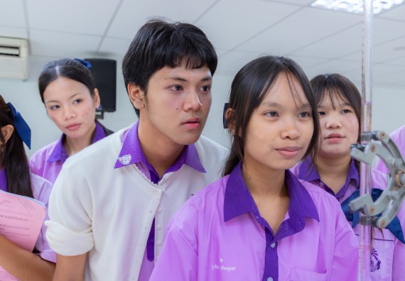 ภาพกิจกรรม คณะวิทยาศาสตร์และเทคโนโลยี มหาวิทยาลัยราชภัฏกำแพงเพชร ร่วมกับโรงเรียนคลองขลุงราษฎร์รังสรรค์ กำหนดจัดกิจกรรมค่ายบูรณาการวิทยาศาสตร์ คณิตศาสตร์และเทคโนโลยีเพื่อส่งเสริมนักเรียนในโครงการห้องเรียนพิเศษ (E-SMART) 