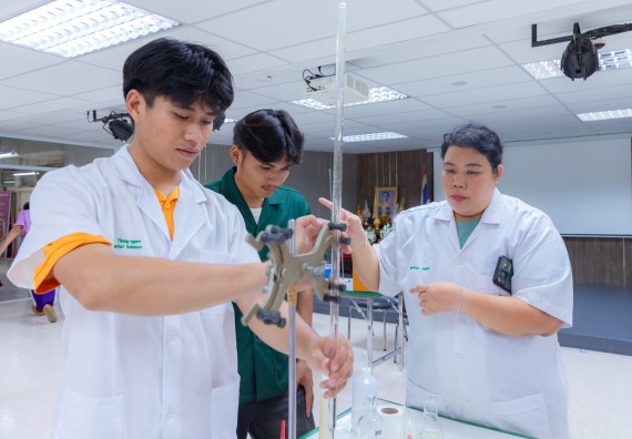 ภาพกิจกรรม คณะวิทยาศาสตร์และเทคโนโลยี มหาวิทยาลัยราชภัฏกำแพงเพชร ร่วมกับโรงเรียนคลองขลุงราษฎร์รังสรรค์ กำหนดจัดกิจกรรมค่ายบูรณาการวิทยาศาสตร์ คณิตศาสตร์และเทคโนโลยีเพื่อส่งเสริมนักเรียนในโครงการห้องเรียนพิเศษ (E-SMART) 