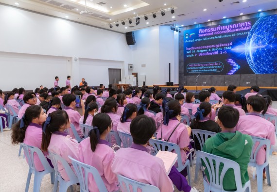 ภาพกิจกรรม คณะวิทยาศาสตร์และเทคโนโลยี มหาวิทยาลัยราชภัฏกำแพงเพชร ร่วมกับโรงเรียนคลองขลุงราษฎร์รังสรรค์ กำหนดจัดกิจกรรมค่ายบูรณาการวิทยาศาสตร์ คณิตศาสตร์และเทคโนโลยีเพื่อส่งเสริมนักเรียนในโครงการห้องเรียนพิเศษ (E-SMART) 